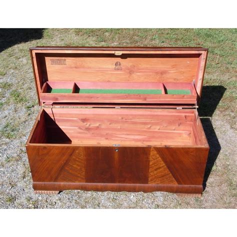 Antique Lane Art Deco Waterfall Cedar Hope Chest Storage Trunk Bed