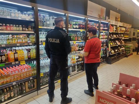 Kołobrzescy policjanci kontrolowali punkty sprzedaży alkoholu OK