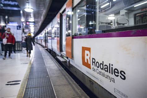 Retards a l R1 per un atropellament a l estació de Badalona