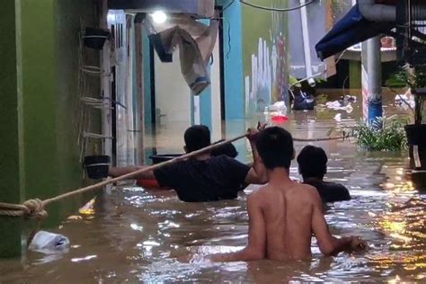 Banjir Di Jakarta Timur Meluas Jakarta Selatan Berangsur Surut