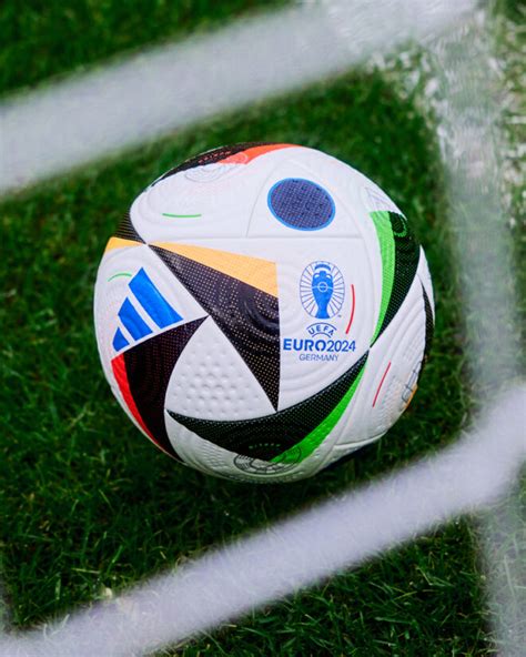 adidas FUSSBALLLIEBE balón de la Euro 2024 Marca de Gol