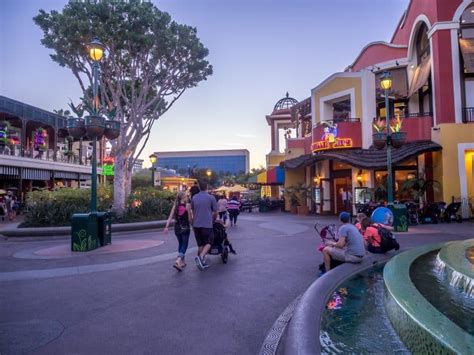 Crowded Days At Disneyland Five Tips To Save The Day