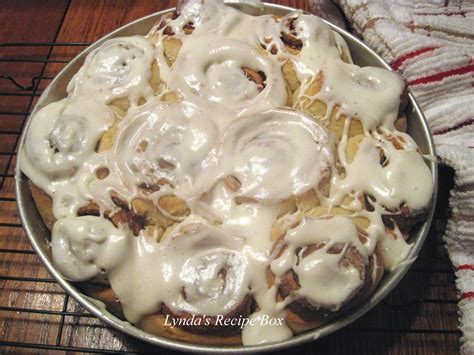 Lynda's Recipe Box: Fastest Cinnamon Buns ( No Yeast)