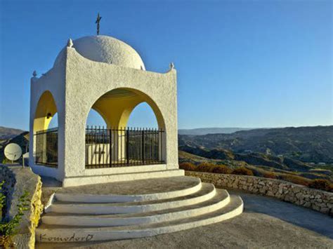 Datos Sobre Cruces Y Símbolos Religiosos En Las Cumbres Y Otros