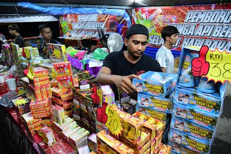 Mercun Bunga Api Paling Dapat Sambutan Di Bazar Raya