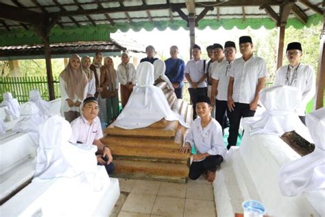 Tahun Baru Islam Equityworld Futures Manado Ziarah Ke Makam Imam