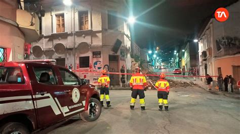 Una casa se desplomó en La Tola y ocasiona cierres viales