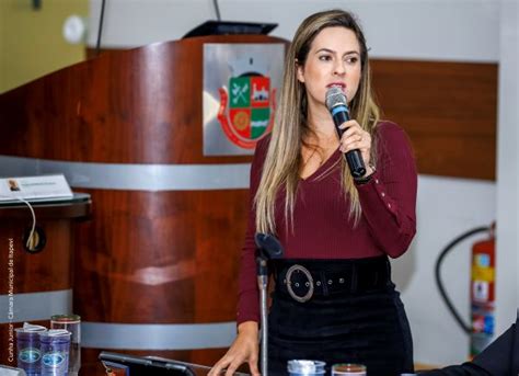 Professora Camila God I A Nova L Der Da Bancada Feminina Na Cmi