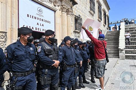 Comerciantes Ambulantes Protestan En El Palacio Municipal De Oaxaca De