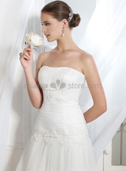 A Line Strapless Chapel Train Tulle Wedding Dress