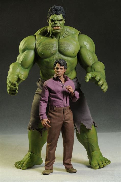 Bruce Banner Marvel The Avengers Sixth Scale Comic Book Action Figure By Hot Toys Marvel Figure