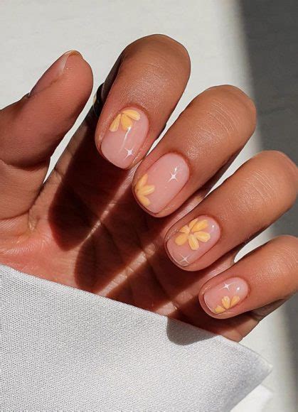 Awesome Spring Nail Ideas Flower Minimal Short Nails