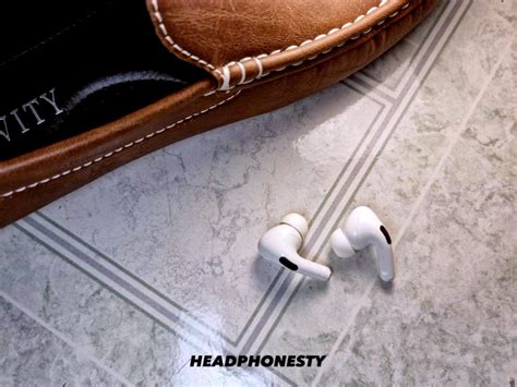 6 Simple Tips To Keep Your Airpods From Falling Out Headphonesty