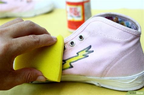 Cómo pintar zapatillas de tela 18 pasos con fotos