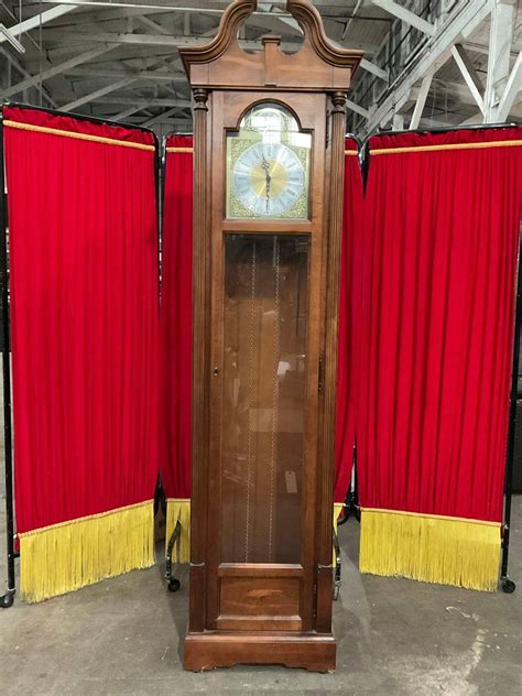 Vintage Howard Miller Standing Wooden Grandfather Clock See Pics Auction