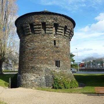 Donjons Tours Citadelles Et Bastions Angers