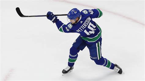 [100+] Elias Pettersson Pictures | Wallpapers.com