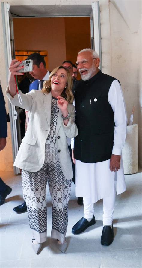 Melodi Moment Pm Modi And Giorgia Meloni Click A New Selfie