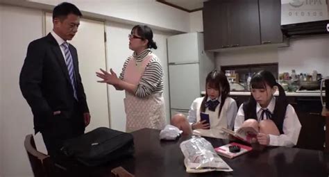 Ngày đầu gặp mặt bố dượng đã quan hệ 2 cô con gái riêng của vợ Sex Hay SexTop1 page