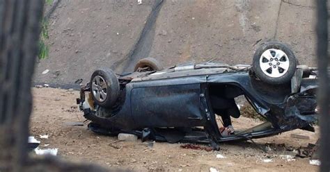 Siete Muertos En Pistas Por Volcadura De Miniván Y Caída De Auto A Abismo La Razón