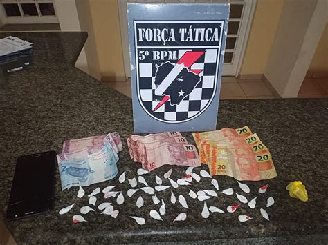 Pol Cia Militar Fecha Boca De Fumo Prende Autor E Apreende Dinheiro