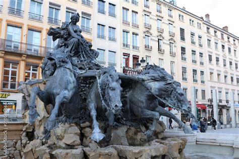 La Fontaine Bartholdi Place Des Terreaux Ville De Lyon D Partement