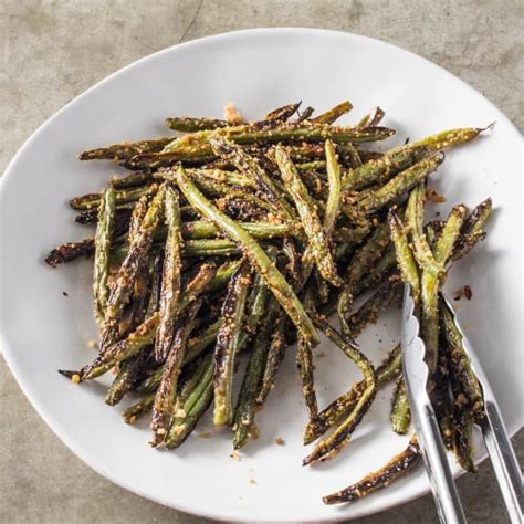 Skillet Charred Green Beans With Crispy Bread Crumb Topping Cook S