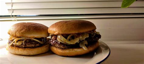 Dry cheddar, onions and bbq sauce burger : r/burgers