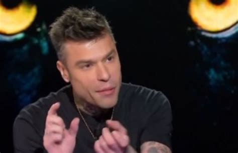 Ancora Problemi Di Salute Per Fedez Portato D Urgenza In Ospedale