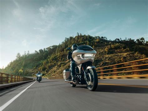 Compare Models Harley Davidson Cvo Road Glide Vs Harley