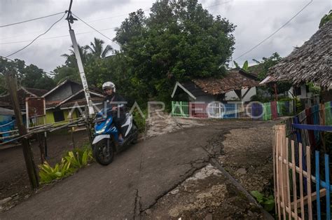 RENCANA REAKTIVASI JALUR KERETA API RANGKASBITUNG PANDEGLANG ANTARA Foto