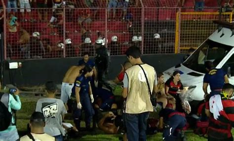 Raniel Provoca Torcida Do Sport Que Invade Gramado Da Ilha Do Retiro