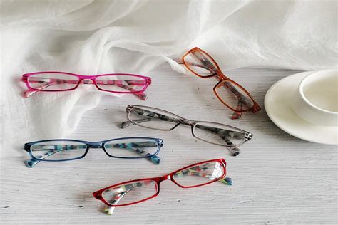 Types of Eyeglasses: Shapes and Styles Explained