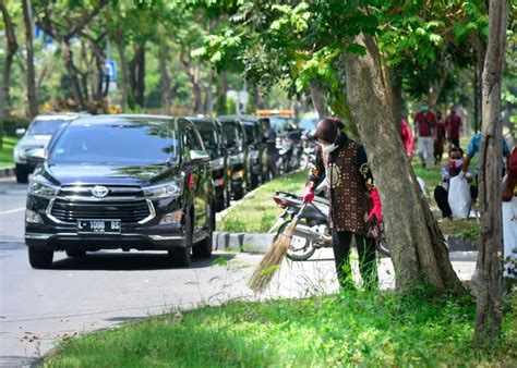 Banyak Fasilitas Umum Dirusak Demonstran Risma Marah