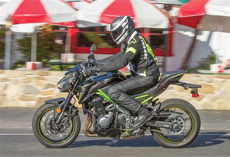 2017 Kawasaki Z900 Vs 2017 Yamaha FZ 09 Comparison Review