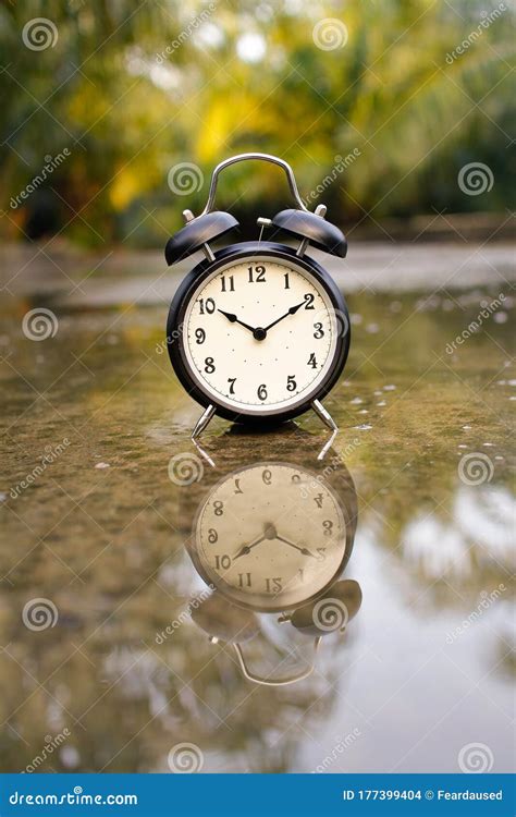 Alarm Clock with Inspirational Quote & Motivational Stock Photo - Image of letter, life: 177399404