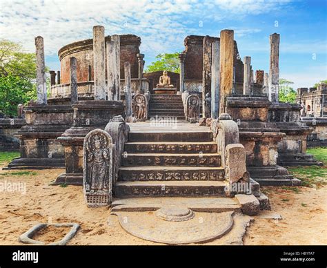 The Polonnaruwa Vatadage Stock Photo Alamy