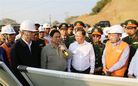 Prime Minister Pays Working Visit To Hoa Binh