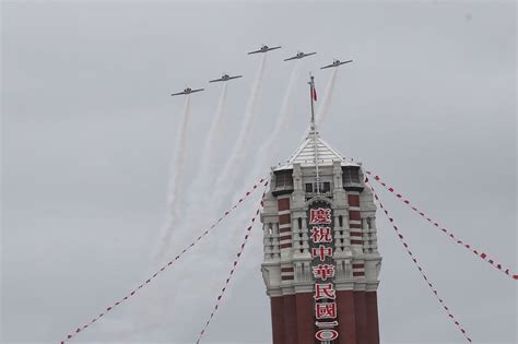 國慶預演「空中分列式」 F16戰機、at 3教練機呼嘯而過 上報 焦點