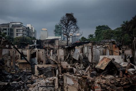 Foto Kebakaran Di Pemukiman Padat Penduduk Hanguskan Rumah Foto