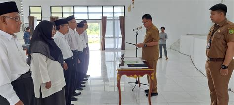 Kukuhkan Dewan Pendidikan Natuna Bupati Harapkan Pemikiran Kritis Demi