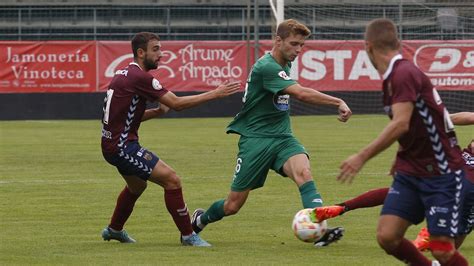 El Racing De Ferrol Golea Al Pontevedra En Una Segunda Parte