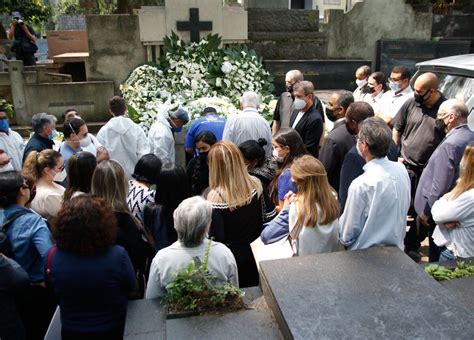 Foto Família e amigos sepultaram Dudu Braga filho de Roberto Carlos