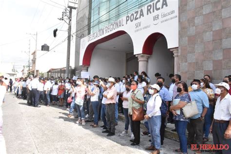 El Heraldo De Poza Rica Protestan Maestros