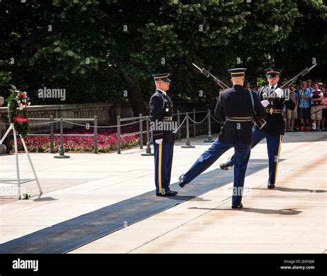 The Tomb of the unknown soldier, Arlington National Cemetery, Arlington ...