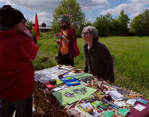 Aktionen 5 Rote Linie Aktion Am Hambacher Wald In Morschenich