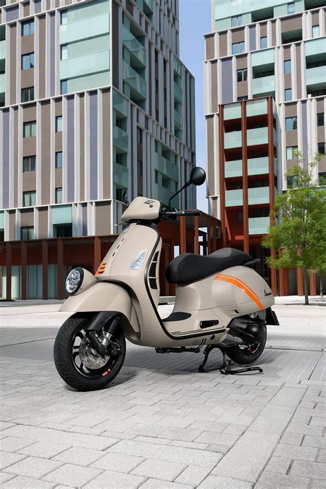 The New Vespa Gtv Classic Meets Innovation Modern Vespa Blog Sip