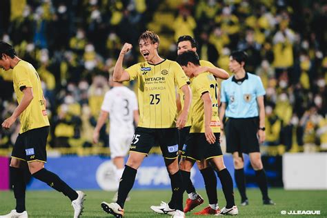 Meiji Yasuda J League Th Kashiwa Reysol Vs Cerezo Osaka Photos