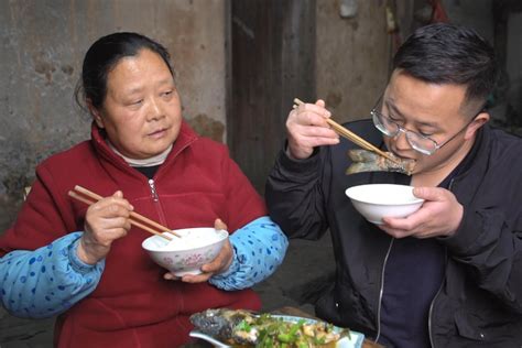 远嫁贵州的女儿在娘家，女婿做梦都想吃鱼，看丈母娘让女婿吃的啥 凤凰网视频 凤凰网