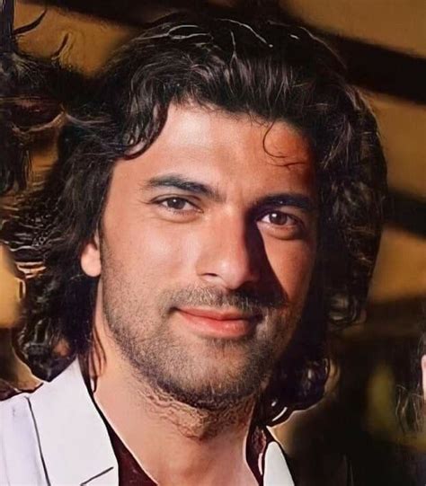 Pin en Engin akyürek en 2024 Hombres hermosos Que culpa tiene